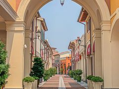 -佛罗伦萨小镇广佛名品奥特莱斯(疏港路店)