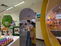 -m豆巧克力世界(上海世茂广场店)
