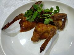 脆皮乳鸽-珠江餐厅