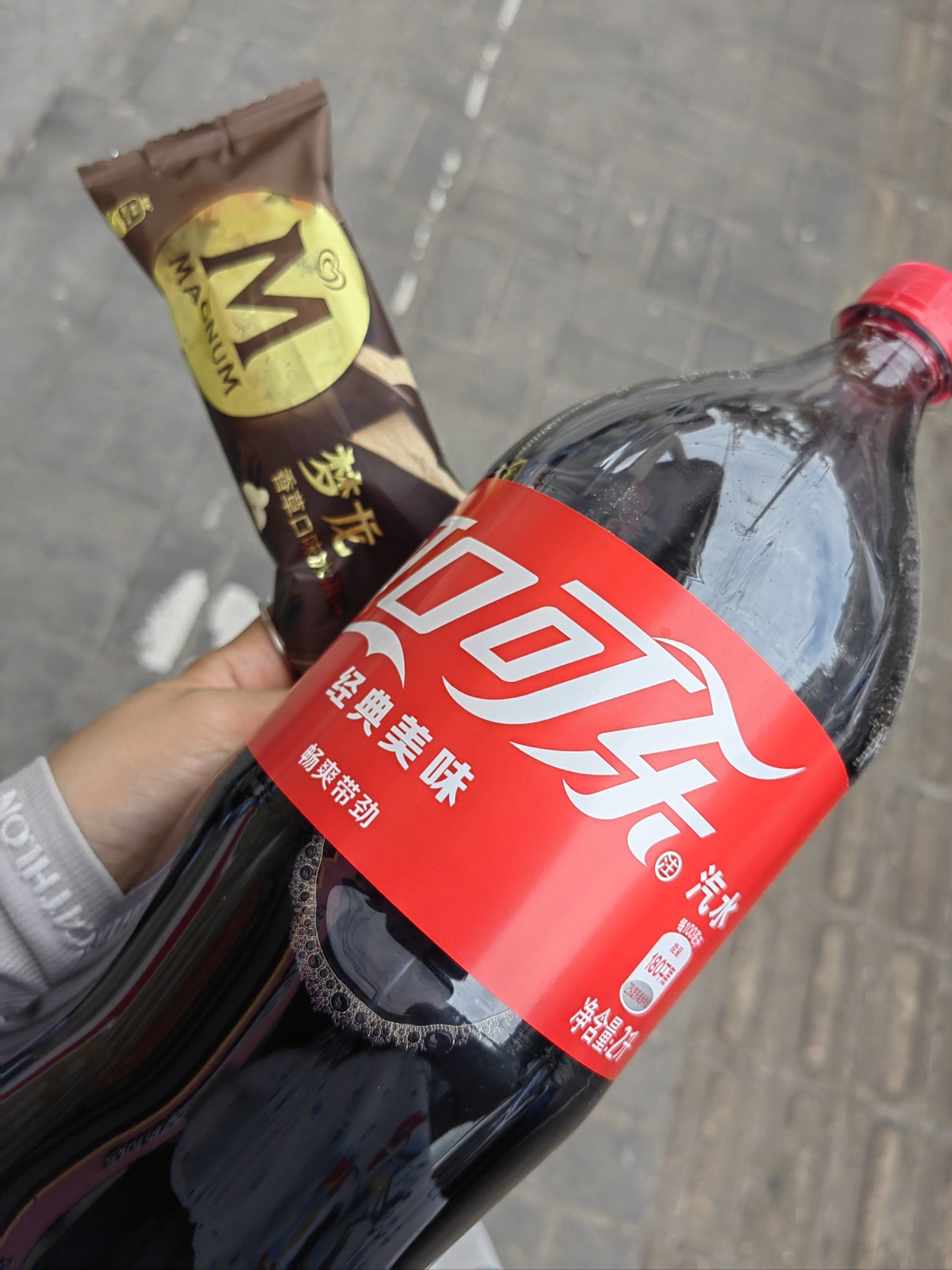 
梦龙香草味雪糕&可口可乐2升 ​​