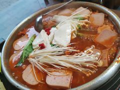 韩国传统部队锅-小公洞韩式豆腐村