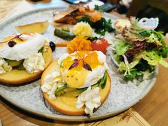 挪威三文鱼烤牛油果贝果餐-Mark&Mars Restaurant