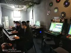 -红河谷晴天别墅轰趴馆