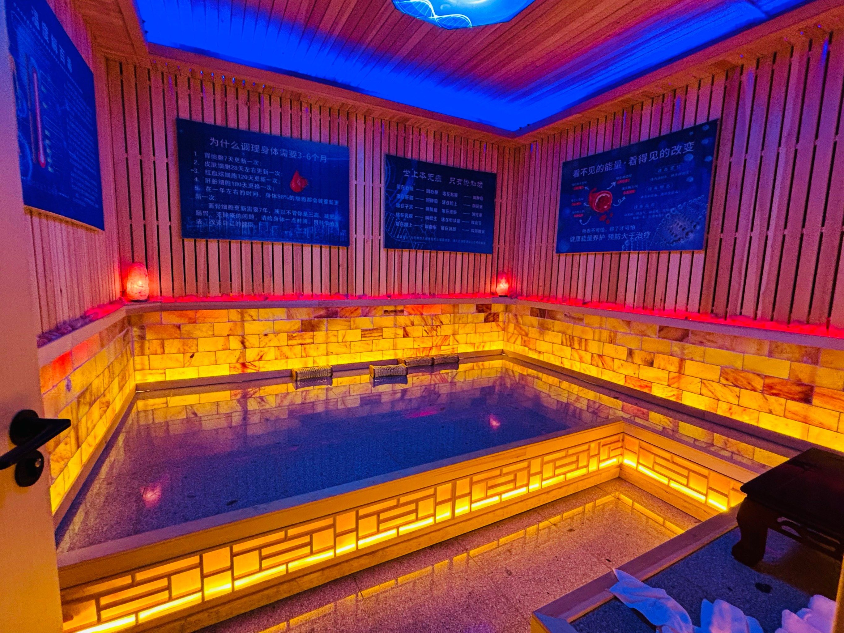 很好找,就在亮马国际珠宝古玩城4楼,占地面积好大,里面有很多房间