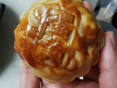 牛肉松蛋黄月饼-护国寺小吃(安定门店)