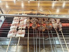 -哈尔滨小酒馆·鲜肉现穿自助烧烤(康新花园店)