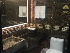 -丽江虎跳峡大酒店