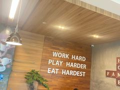 -Chom Cafe and Restaurant