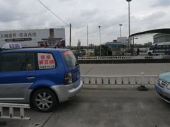 -徐泾东地铁站会展中心-地面停车场