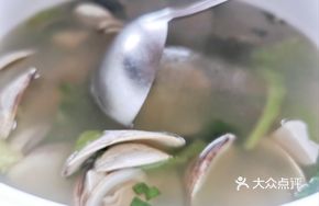 Sand Clam and Tofu Soup with Mustard Greens