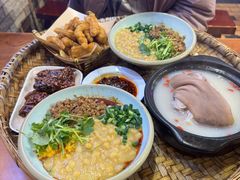 -爆炸头阿姨小四川正宗川味小吃(无任何分店)