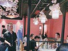 -老街烧烤大排档·地道湖北菜·龙虾馆(汉口火车站店)