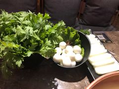 -三人行骨头王火锅(长寿店)