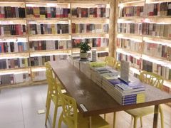 -新华里咖啡书吧(新华书店小寨店)