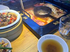 -老牌坊云南鱼豆花火锅(哈西万达店)