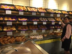 面包甜点陈列柜-老佛爷饼店