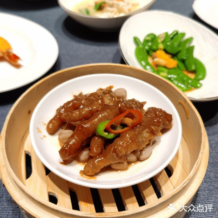 我果断下单带全家人去吃饭。毕竟人均300以上的餐厅