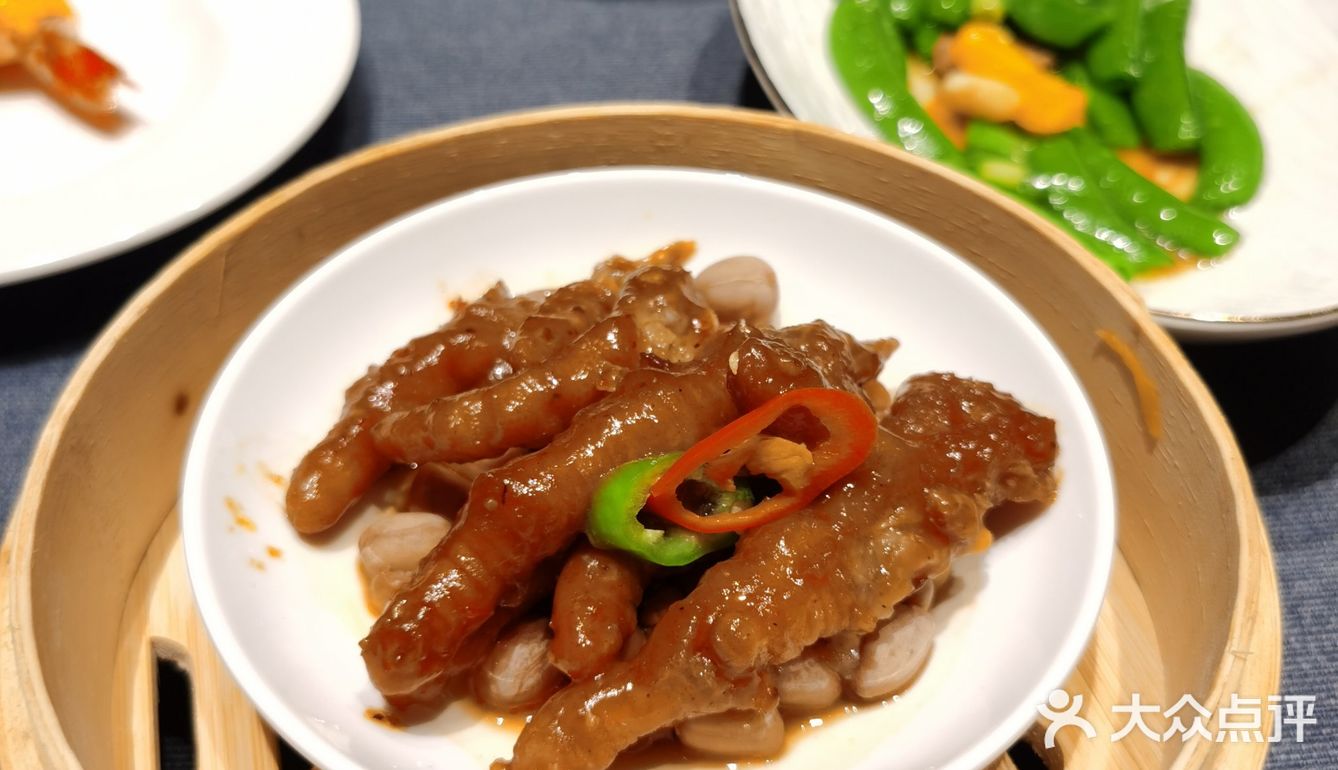 我果断下单带全家人去吃饭。毕竟人均300以上的餐厅