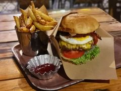 培根半熟蛋牛肉芝士汉堡-BURGER BRO'S