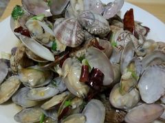 辣炒蛤蜊-1910老鲁味海鲜·戳子肉·青岛菜(金沙滩店)