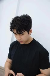 -一家只做男发烫染的店