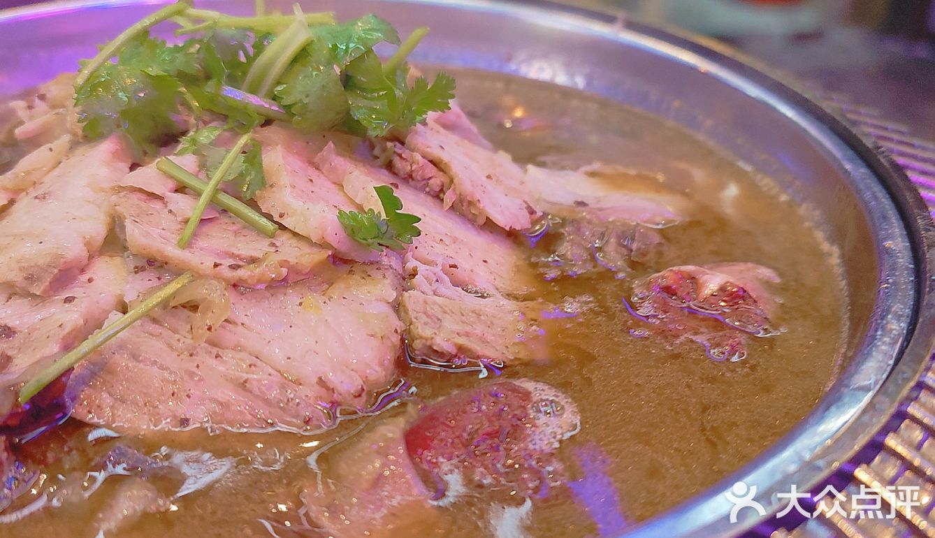 可以唱歌的东北特色杀猪菜撸串夜宵店