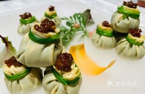 Wild Vegetable Chrysanthemum Dumplings