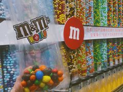 -m豆巧克力世界(上海世茂广场店)