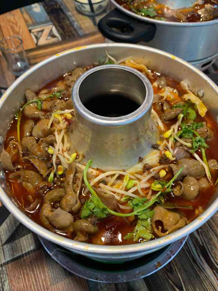 小芳万州小火锅-"「招牌原汤豌豆蹄花」蹄花汤汁鲜美,猪蹄超.