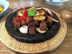 铁板松子牛肉粒-蜜桃餐厅·伴山(湖滨商业街店)