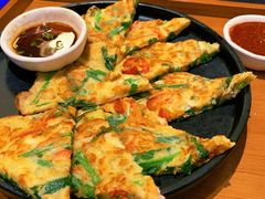 海鲜葱饼-明洞阿姨·韩式酱蟹烤肉·创意料理(三元桥店)