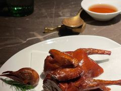 脆皮乳鸽-新荣记(BFC外滩金融中心店)