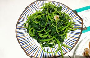 Stir-fried Sweet Potato Leaves with Garlic and Fermented Black Beans