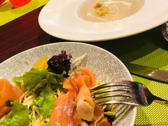 烟熏三文鱼芝麻菜沙拉-香格里拉鱼跃地中海西餐厅·牛排披萨