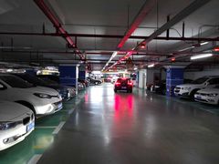 -龙湖天街-停车场