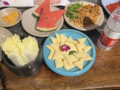 -老牌坊云南鱼豆花火锅(哈西万达店)