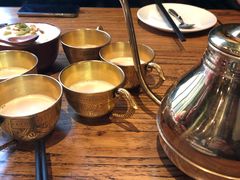 新疆奶茶-阿里家·新疆烤肉酒場 by MIG