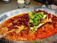 徐州特色蒜爆鱼-大张烙馍村·美食地标(泉山店)