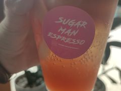 葡萄柚冰萃咖啡-sugarman espresso素饮糖人高新咖啡工厂