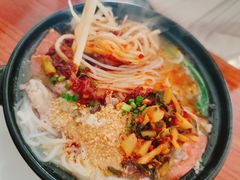 -巍山𤆵肉饵丝