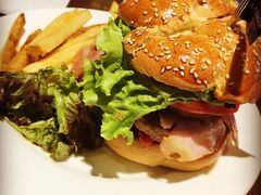 -拉亚汉堡经典餐厅(商城路店)