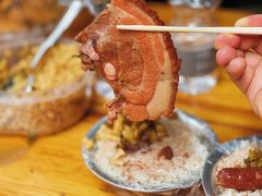 -梁阿婆廿年老牌扣肉糯米饭