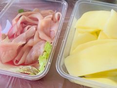 -茅草房·河畔园林火锅
