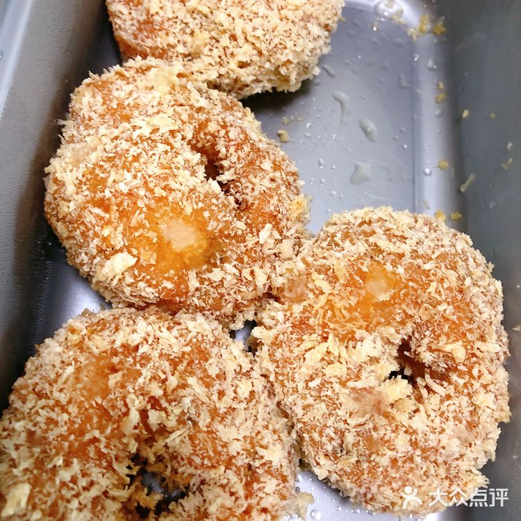 不到12点就需要排队一小时了。但是这个饭菜