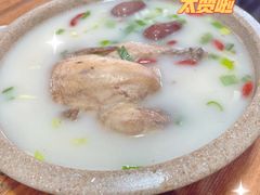 参鸡汤-百年石锅饭·朝鲜族传统民餐