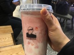 草莓厚酸酪-LELECHA乐乐茶(上海五角场万达广场店)