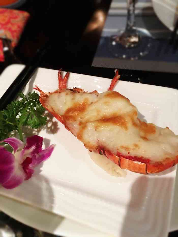 宝利来国际大酒店凤凰阁旋转餐厅-"打卡90据说是福永环境最好的一家