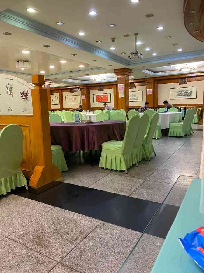 华特美酒楼(新华路店)-"华特美酒楼.在天津瓷房子附近,一个挺不起..."