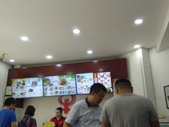 -牛一嘴·兰州牛肉面·大盘鸡(财富中心店)