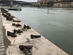 -多瑙河畔鞋履雕塑